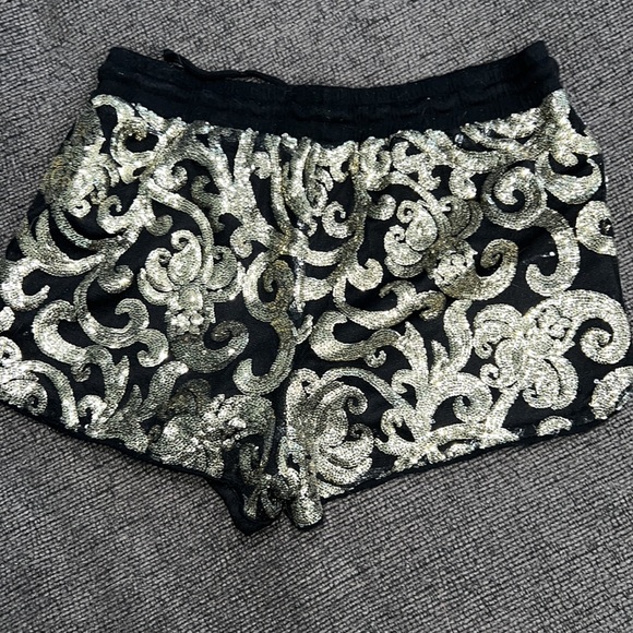 Black and gold sequin shorts - Picture 2 of 2